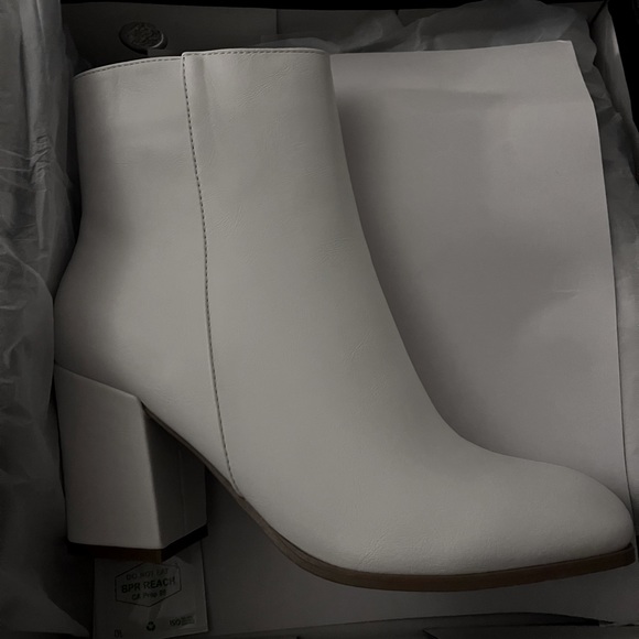 White Pierre Dumas Boots - Picture 1 of 3